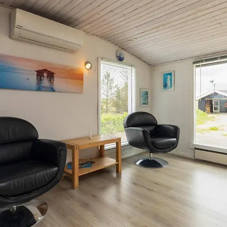 Beachfront Bliss In Albaek - By Traum بيت للعطل *