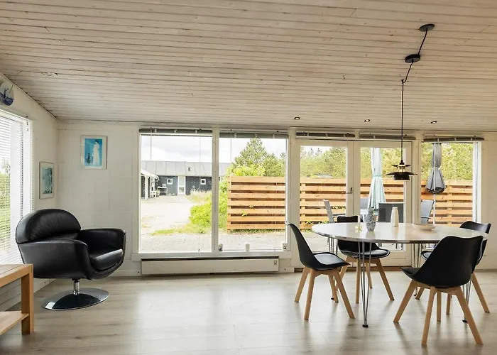 Beachfront Bliss In Albaek - By Traum 別荘 *